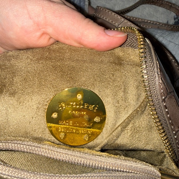 Chic Crocodile-Embossed Brown Crossbody Bag - Picture 5 of 5